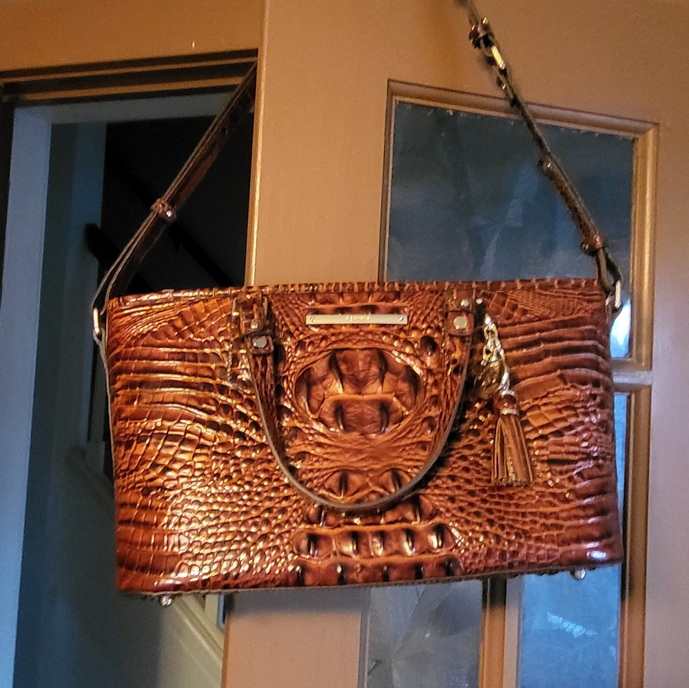 Mini Asher tote in pecan.